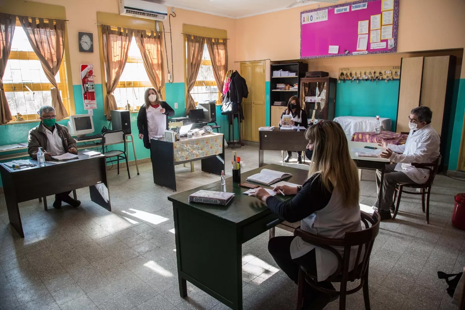 SANTIAGO DEL ESTERO. Los docentes volvieron a las aulas y se preparan para las clases presenciales.