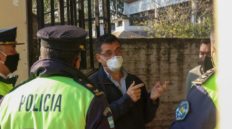 COORDINACIÓN. Yedlin dialoga con agentes en el Roca. Foto: Comunicación Pública