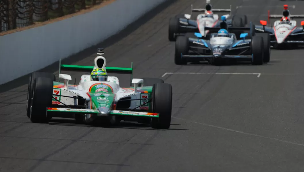 SIN PÚBLICO. La tradicional carrera de Indianápolis se correrá por primera vez sin espectadores en las gradas.