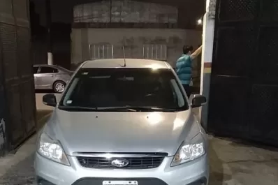 Yerba Buena: secuestran el auto de los sospechosos filmados usando un inhibidor de alarmas