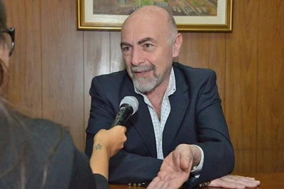 Julio Saguir ahonda en la grieta de 200 años