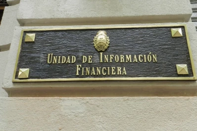 Removieron a tres directores del organismo que investiga el lavado de dinero