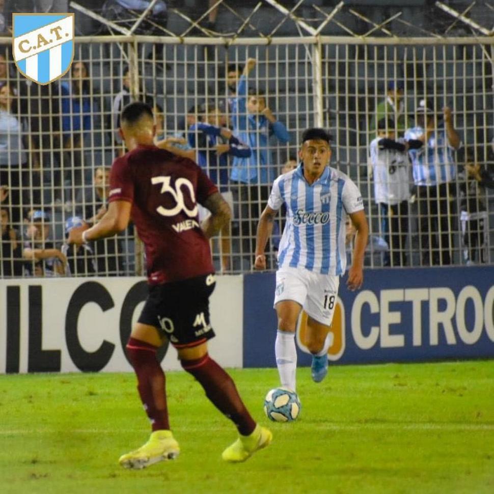  24 minutos jugó Ramiro Ruiz Rodríguez en su debut en Primera, por la Superliga pasada, ante Lanús. El juvenil es una de las mayores promesas del club y si bien jugó un tiempo como delantero, su posición natural es de carrilero por derecha. También puede hacerlo por izquierda. En inferiores llegó al gol con mucha facilidad y le puede servir mucho a Zielinski.