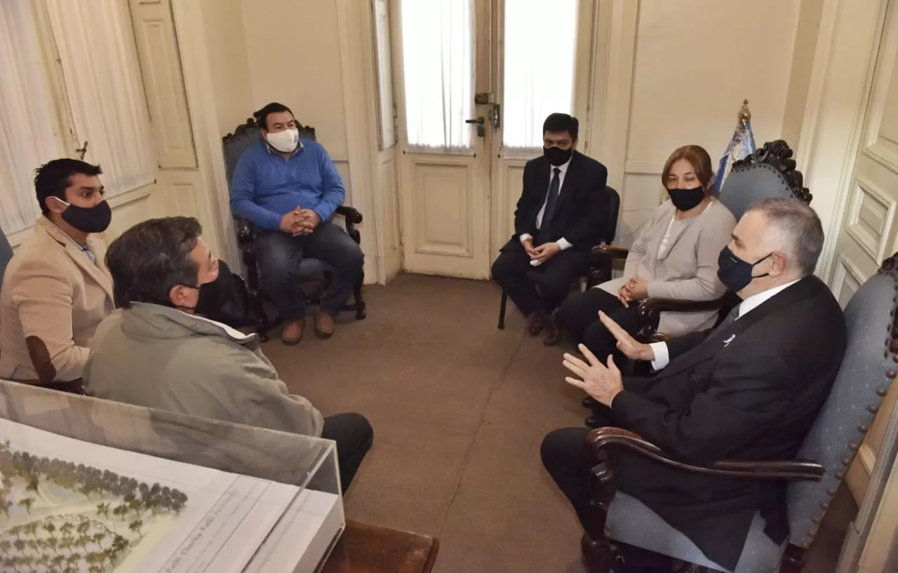 DE TRANCAS. Jaldo, junto a delegados del departamento situado al norte tucumano. Foto: Prensa HLT