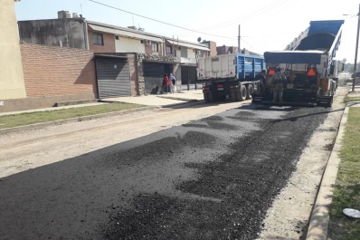 Obras municipales: trabajos de bacheo y mantenimiento de calles en distintos puntos de la ciudad