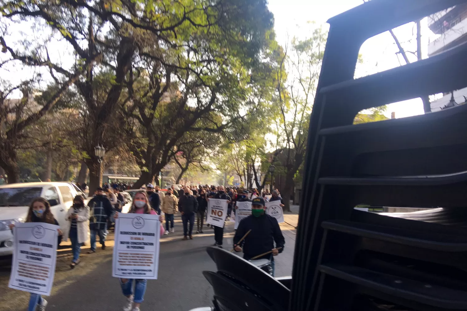 LA MARCHA. Trabajadores gastronómicos partieron de la plaza Urquiza.