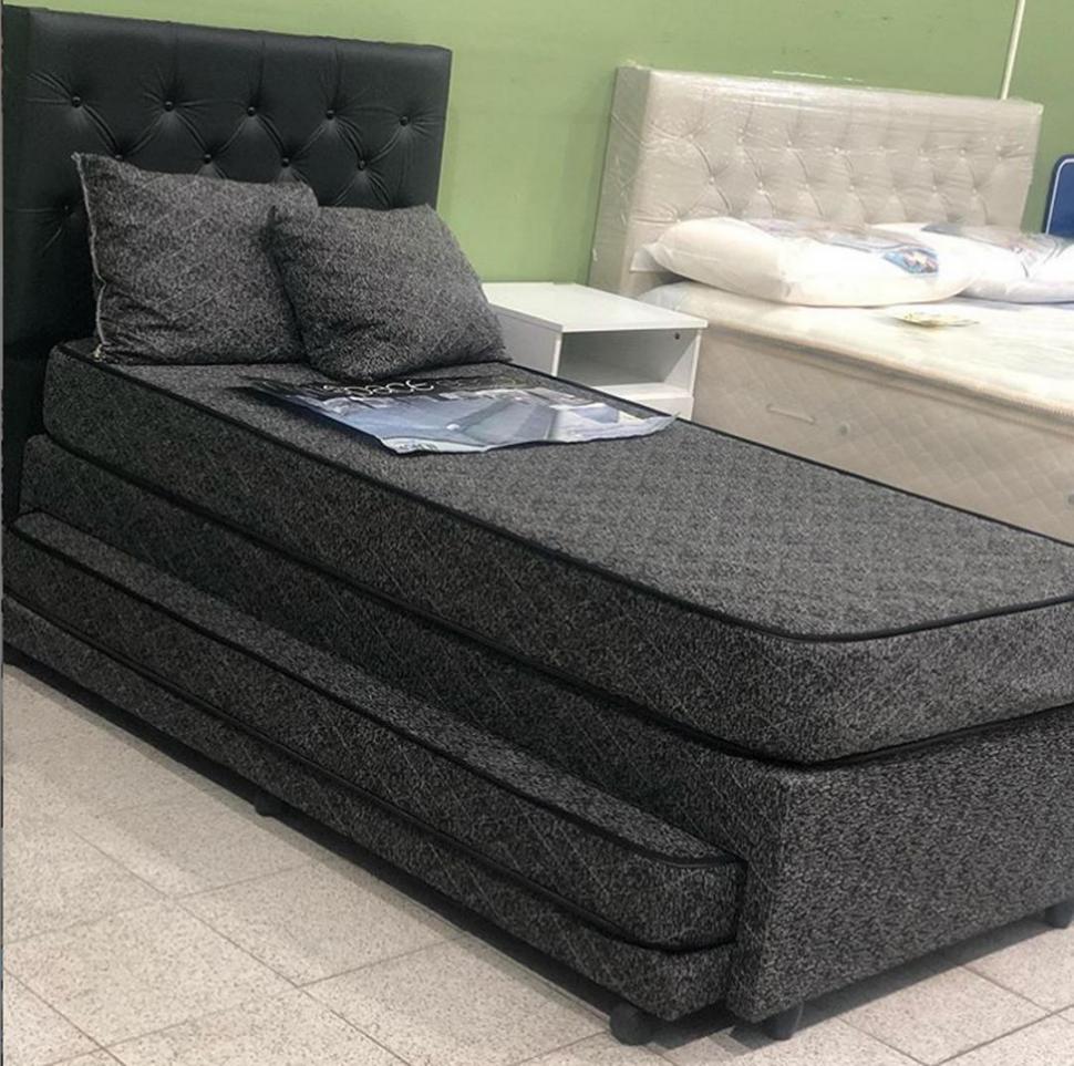  PARA JARDÍN. Además de colchones, almohadas y ropa de cama, en Yubrin también están trabajando con muebles de jardín, como sillas y mesas de madera para quinchos, y parasoles. Yubrin atiende en su casa central de Av. Mitre y Corrientes, o en sus siete sucursales.