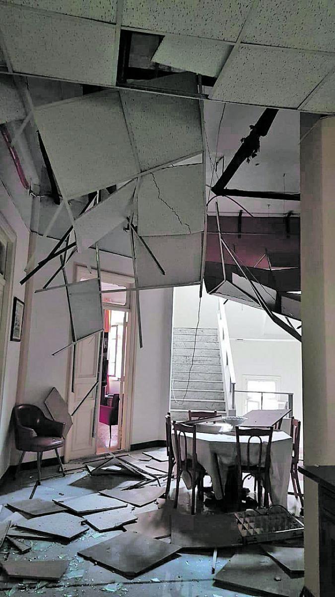 La casa de Yammine casi en ruinas por la explosión.