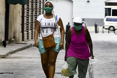 Cuba registra un récord de muertos por coronavirus y responsabiliza a los turistas