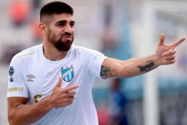 Como un albañil bien guapo, Leandro Díaz no le esquiva al trabajo de la construcción