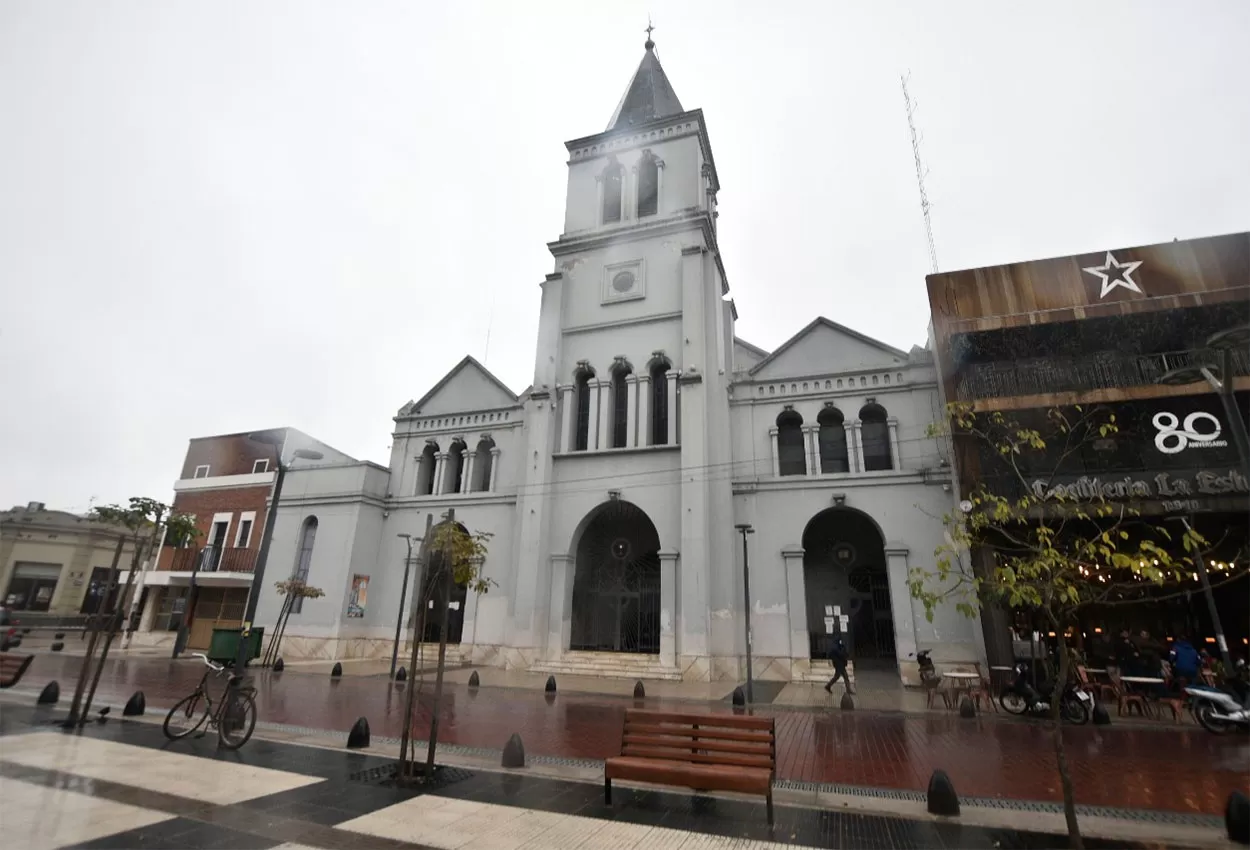 CONCEPCIÓN. La iglesia, frente a la plaza.