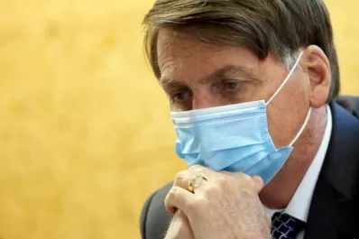 Bolsonaro culpa al aislamiento de los miles de decesos