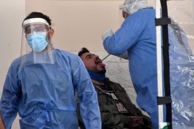 Se aceleran los casos de coronavirus en la capital y analizan un cierre más estricto