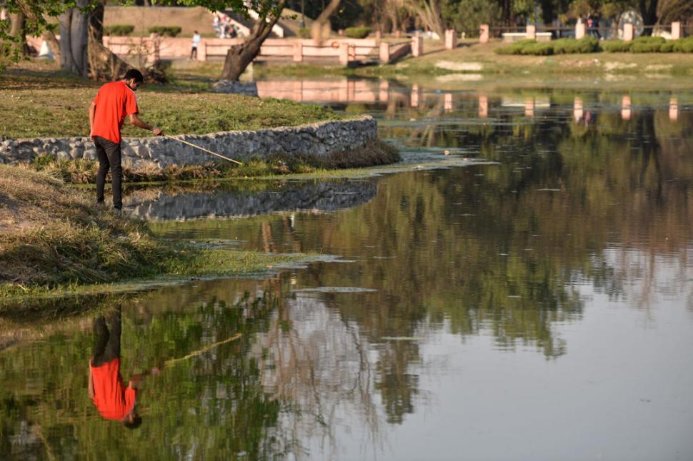 “HAY VIDA”. Lo afirmó Amaya y dijo que el lago no está contaminado.