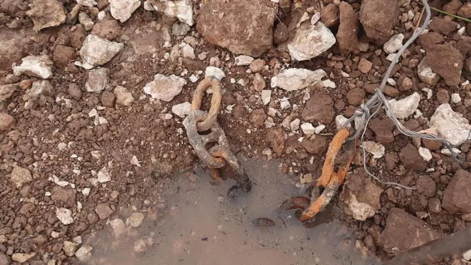 HISTORIA. Parte de las cadenas que bloquearon la flota anglofrancesa. 