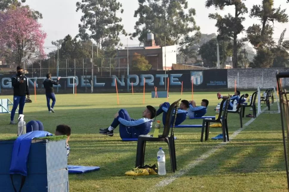 BIEN SEPARADOS. La distancia fue notoria durante el primer entrenamiento. 