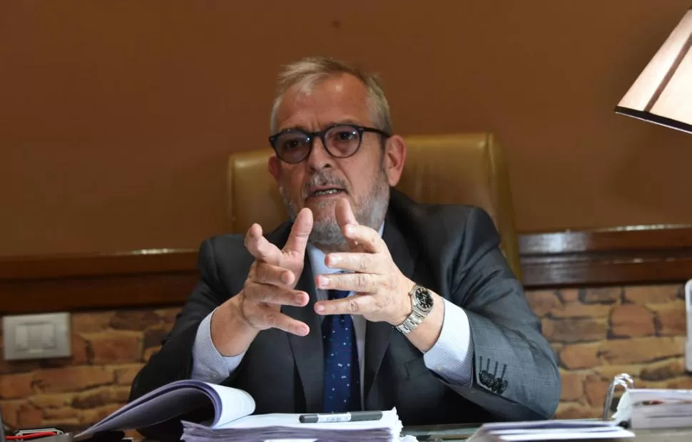 JUEZ DE INSTRUCCIÓN DE MONTEROS. Mario Velázquez en su despacho. la gaceta / foto de Osvaldo Ripoll (archivo)