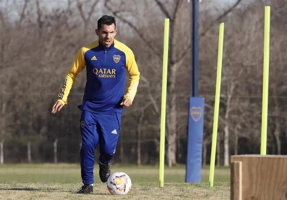 LA VUELTA. Los equipos -en la foto, Carlos Tevez de Boca- están trabajando bajo un riguroso protocolo sanitario. cabj