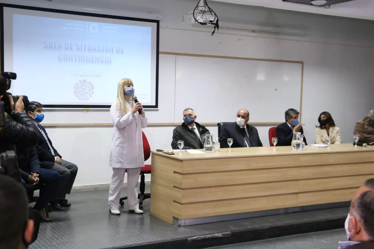 EN EL COE. Chahla expone en la reunión de hoy por el incremento en los casos de covid-19. Foto: Ministerio de Salud