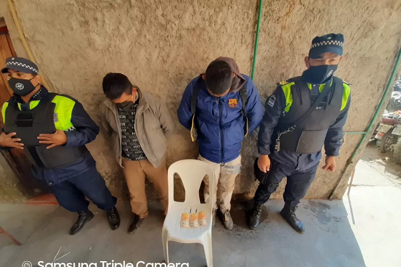 Le robaron a un hombre con el cuento del tío y los atrapó la Policía