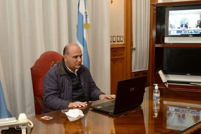 Antes de anunciar una nueva etapa de la cuarentena, Alberto mantuvo una videoconferencia con Manzur