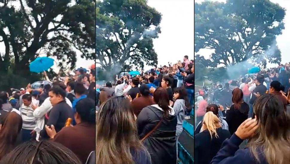 EN EL ESTADIO. Una multitud acompañó el cajón de “Bolero” Gómez por el estadio de Deportivo Aguilares.