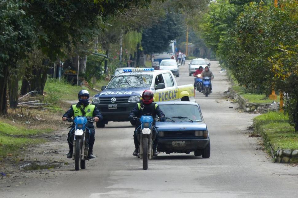 VIGILANCIA PERMANENTE. Los efectivos de la Policía tuvieron que redoblar los recorridos para evitar incidentes.