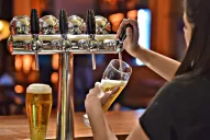 En Yerba Buena, bares y restaurantes sumarán una hora y podrán abrir hasta las 23