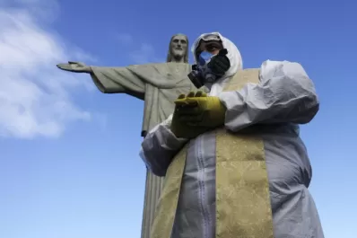 Brasil asegura que llegará a vacunar a todo el país en 2021