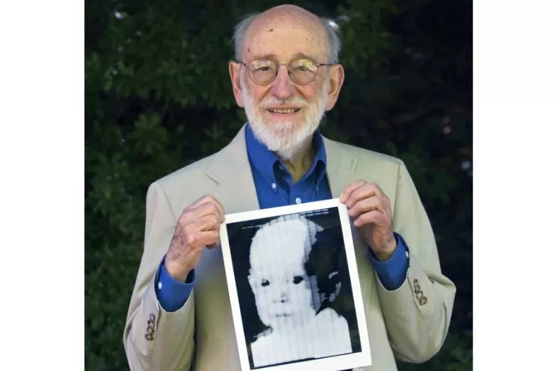 Muere Russell Kirsch, el creador del pixel y de la primera imagen digital
