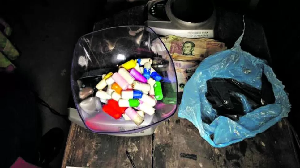 SECUESTRO. Los “quioscos” de venta de drogas se han transformado en un problema en barrios vulnerables. 