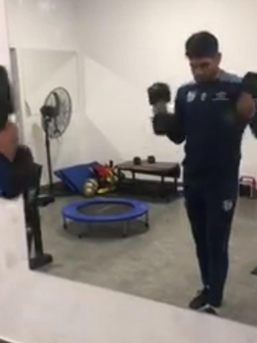 Como Rocky Balboa, el delantero Leandro Díaz entrena de noche y en solitario en su casa