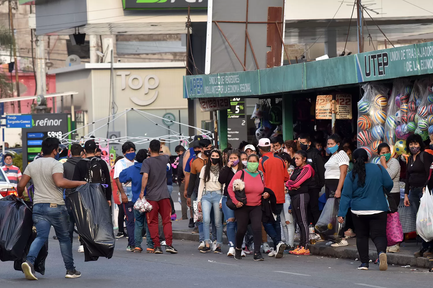 DESCONTROL. Así se vio la zona de El Bajo durante el fin de semana. LA GACETA/FOTO DE INÉS QUINTEROS ORIO 