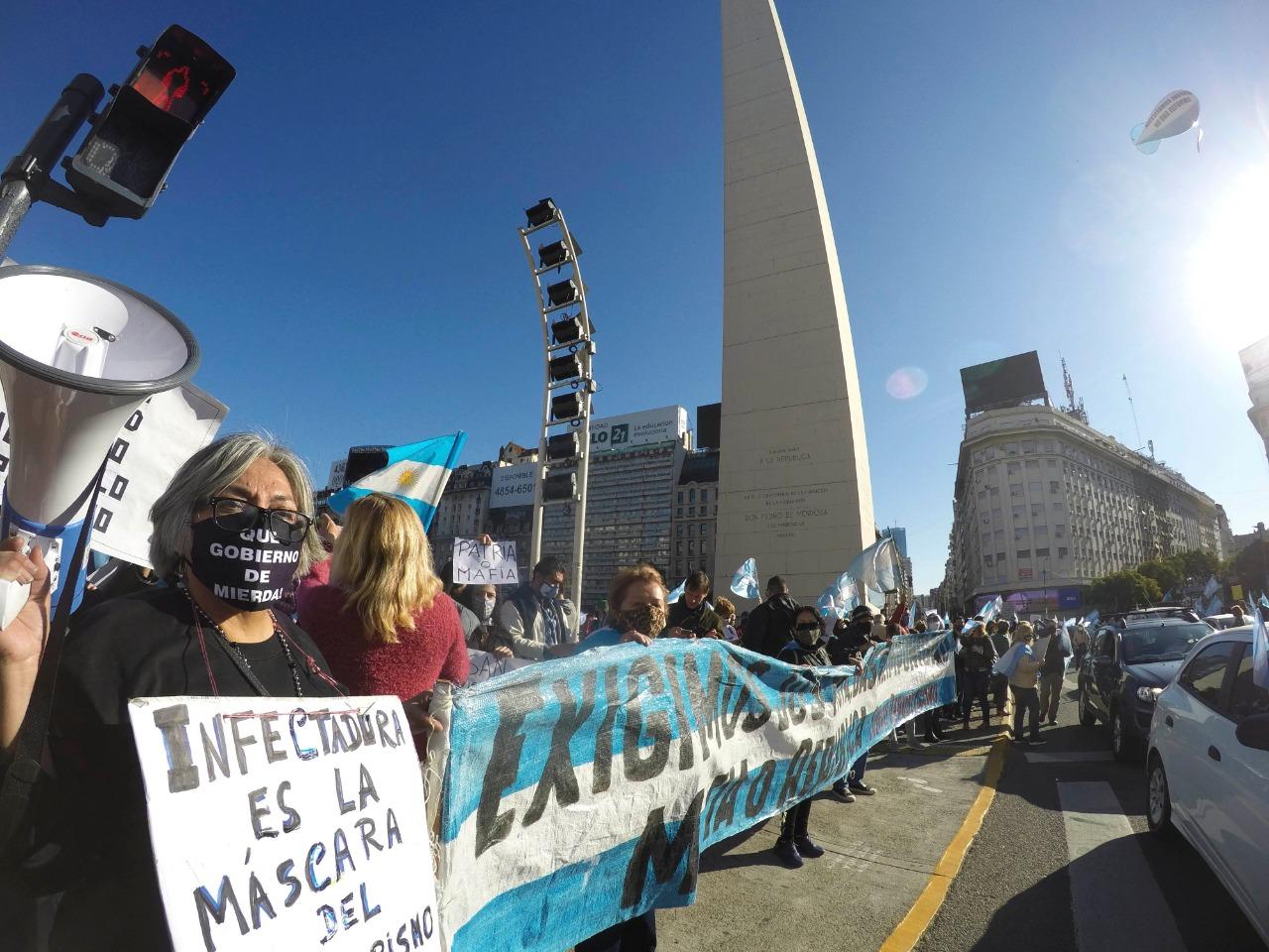 En el Obelisco protestaron contra la reforma judicial y el aislamiento