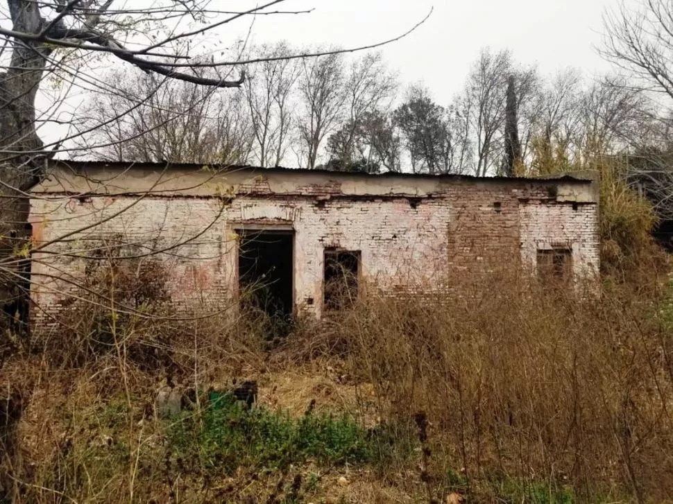 EN ESTADO DE ABANDONO. La casa donde Atahualpa Yupanqui vivió entre los dos y los siete años en Juan A. De la Peña fue puesta a la venta. Gentileza de Roberto Chavero