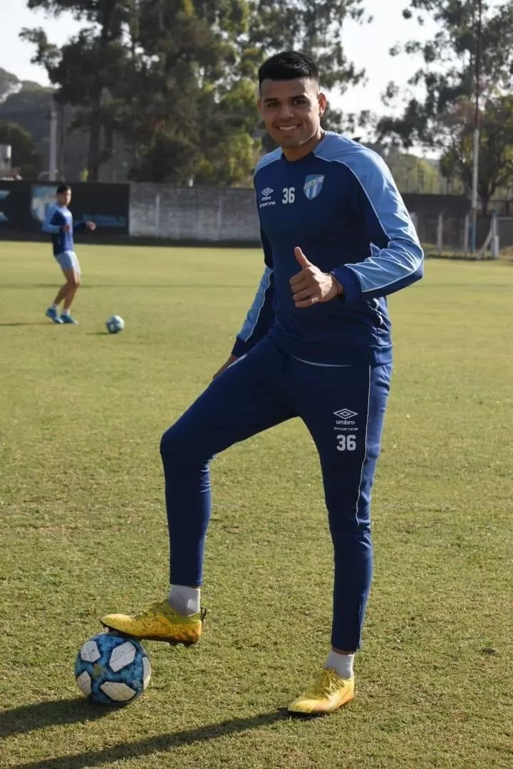 CHANCE. Mauro Osores es uno de los jugadores del club que pretenden ganarse un lugar en el equipo “decano”. prensa caT