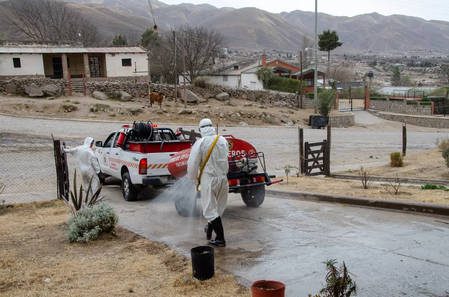 EN TAFÍ DEL VALLE. Personal de la Municipalidad efectúa tareas de limpieza en la ciudad. Foto: Prensa Municipal.