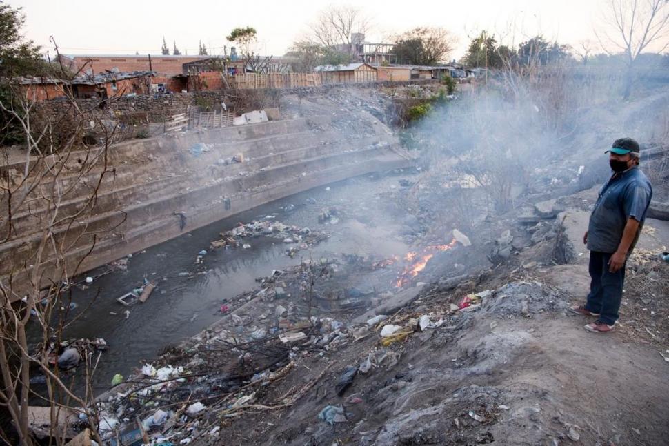 CONTAMINACIÓN. La quema de residuos entraña otro peligro sanitario. 