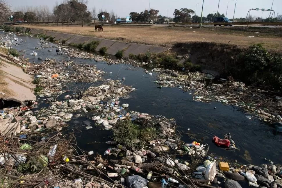 DESIDIA. Funcionarios municipales culparon a los vecinos por la basura. 