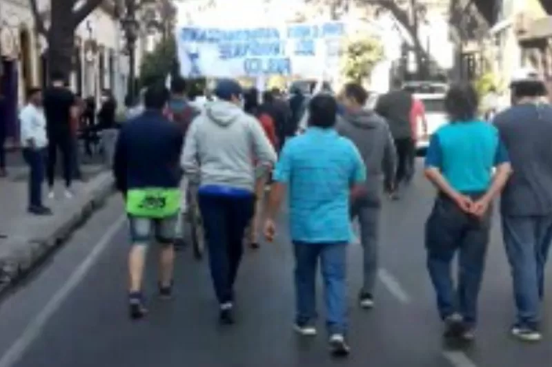 Choferes autoconvocados se manifestaron en la puerta de UTA