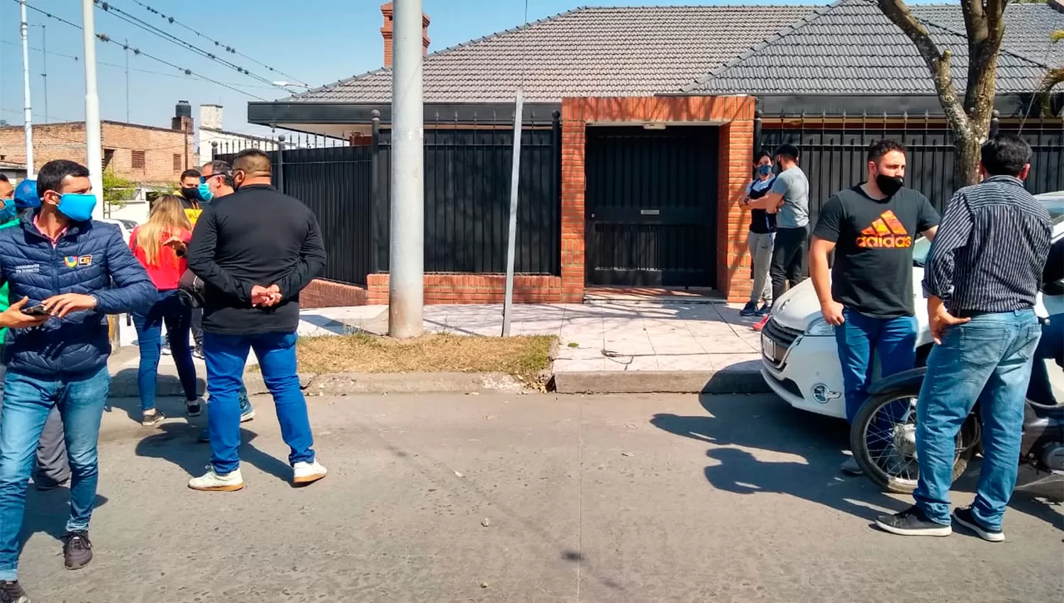 Restricciones: dueños de bares de Concepción protestan frente a la casa del intendente