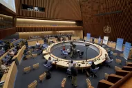 Según la OMS, reabrir sin controlar la transmisión de covid-19 es una receta para el desastre