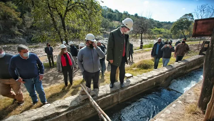 SUPERVISIÓN. Dos meses atrás, el gobernador, Juan Manzur, recorrió en La Cocha las obras del dique San Ignacio, que se reinaugurará mañana con la presencia del ministro de Agricultura de la Nación, Luis Basterra.