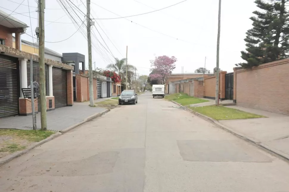 UN BARRIO TRANQUILO. Los vecinos del pasaje 1° de Mayo al 1.000 se mostraron sorprendidos por el secuestro que sufrió el joven Luis Paradi. 