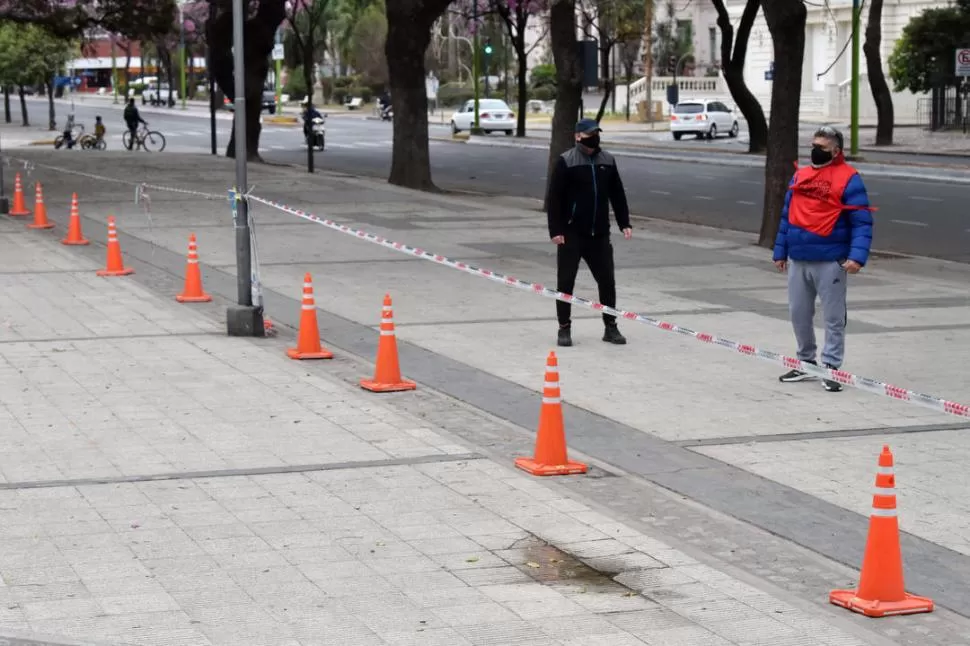 SIN RECREACIÓN. Plazas y parques continuarán cerrados para evitar los encuentros sociales, circunstancias donde se dieron los mayores contagios. 