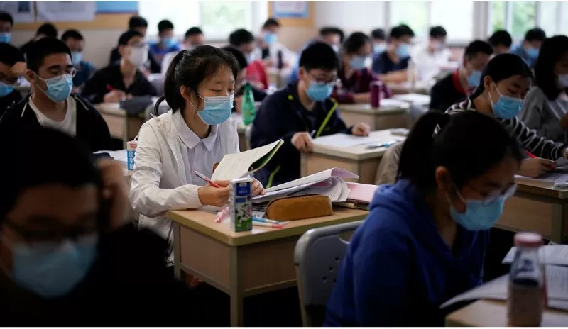 Más alumnos en China vuelven a la escuela de cara al inicio pleno del ciclo lectivo