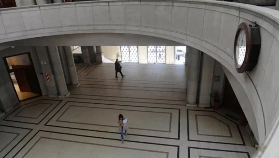 EN EL PODER JUDICIAL. Grave denuncia de un camarista a un vocal de la Corte.