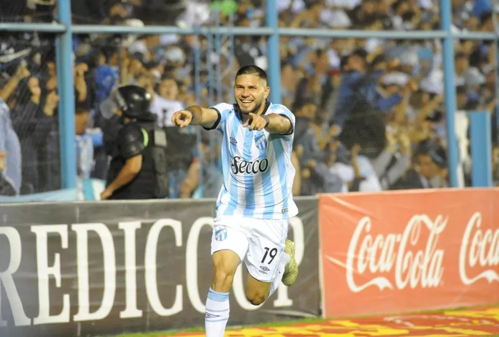 BUENOS RECUERDOS. Barbona festeja uno de los tantos goles que hizo en Atlético. la gaceta / foto de héctor peralta 