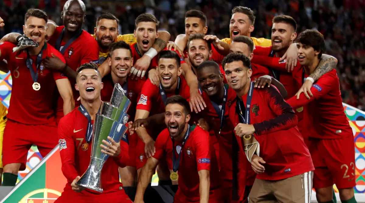 PRIMER CAMPEÓN. Con Cristiano Ronaldo a la cabeza, Portugal alzó el trofeo el año pasado.