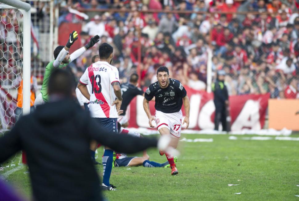 RECUERDO. El festejo del gol a Guaraní.